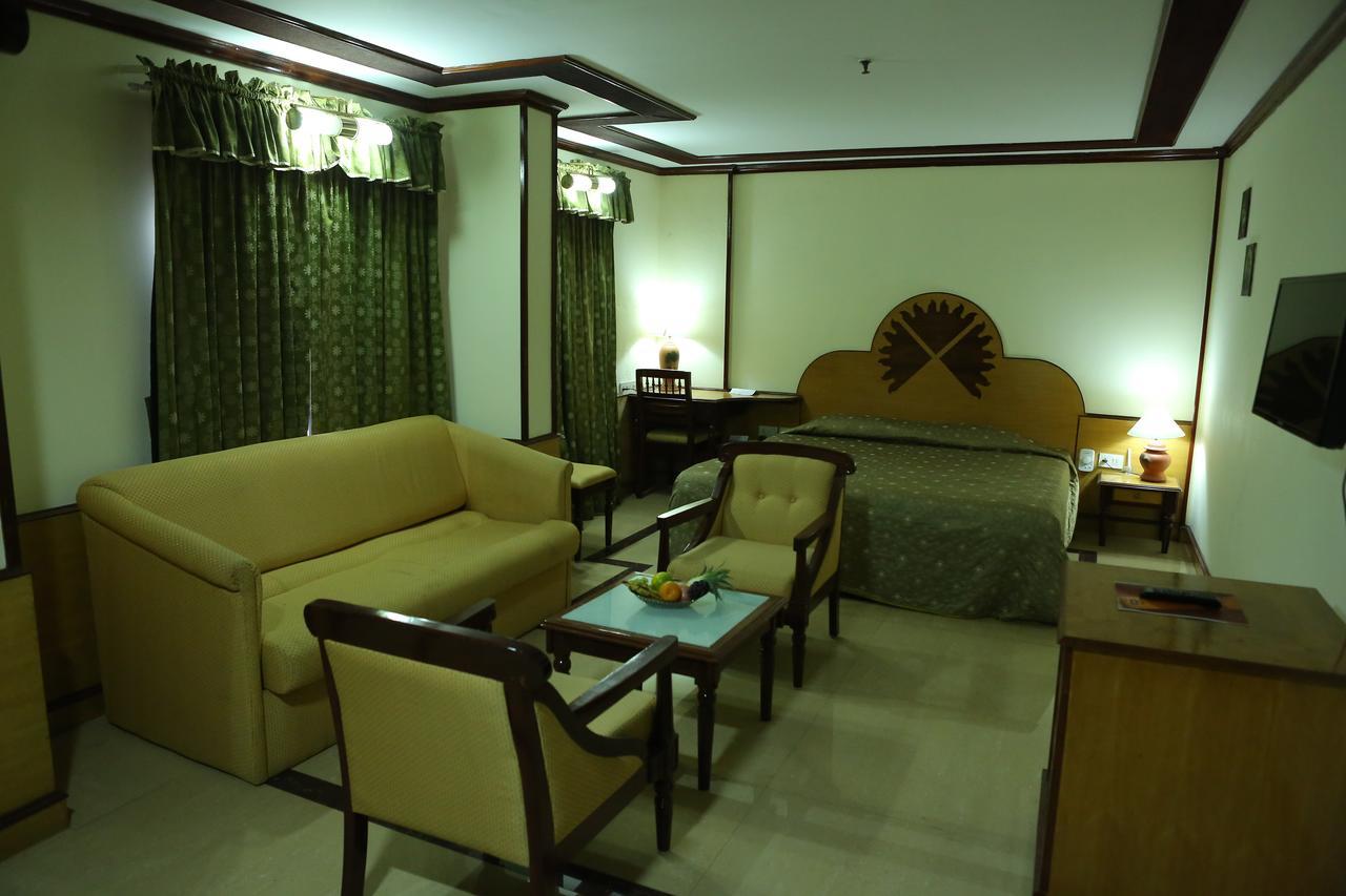 Hotel The Surya, Cochin Angamaly Exterior foto