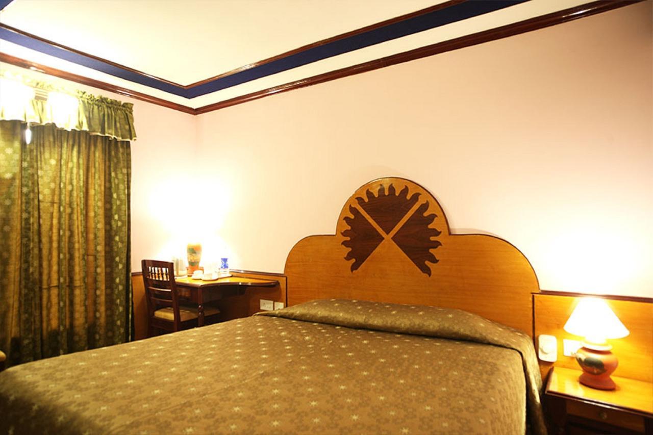 Hotel The Surya, Cochin Angamaly Exterior foto