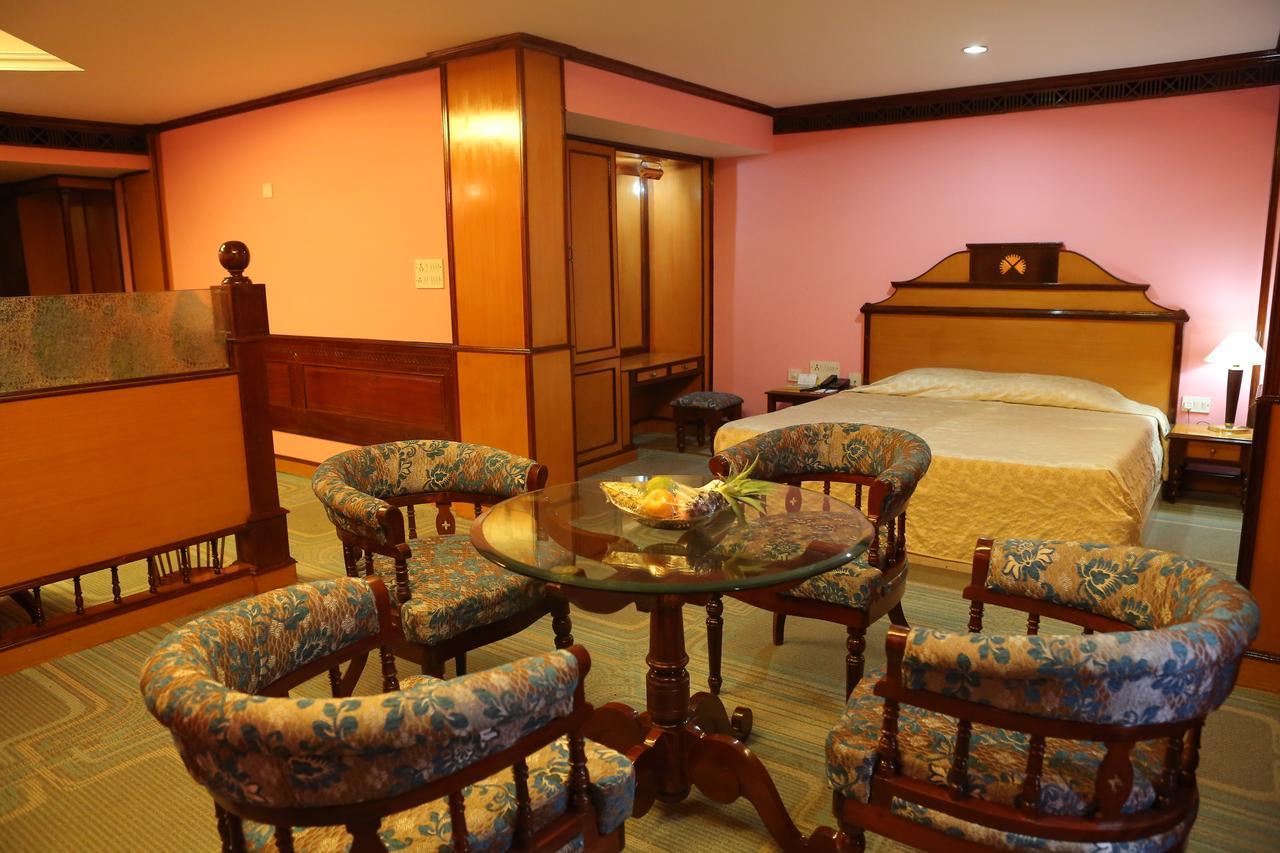 Hotel The Surya, Cochin Angamaly Exterior foto