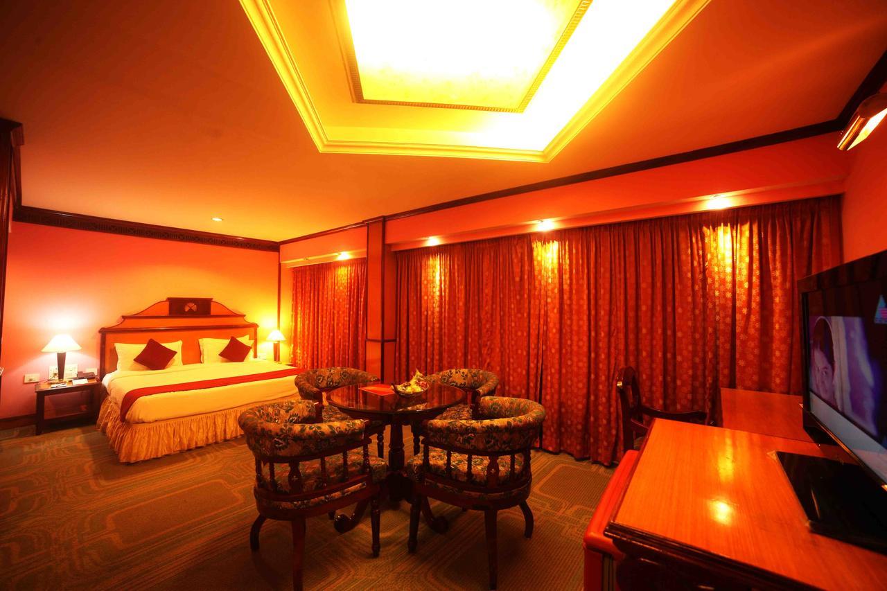 Hotel The Surya, Cochin Angamaly Exterior foto